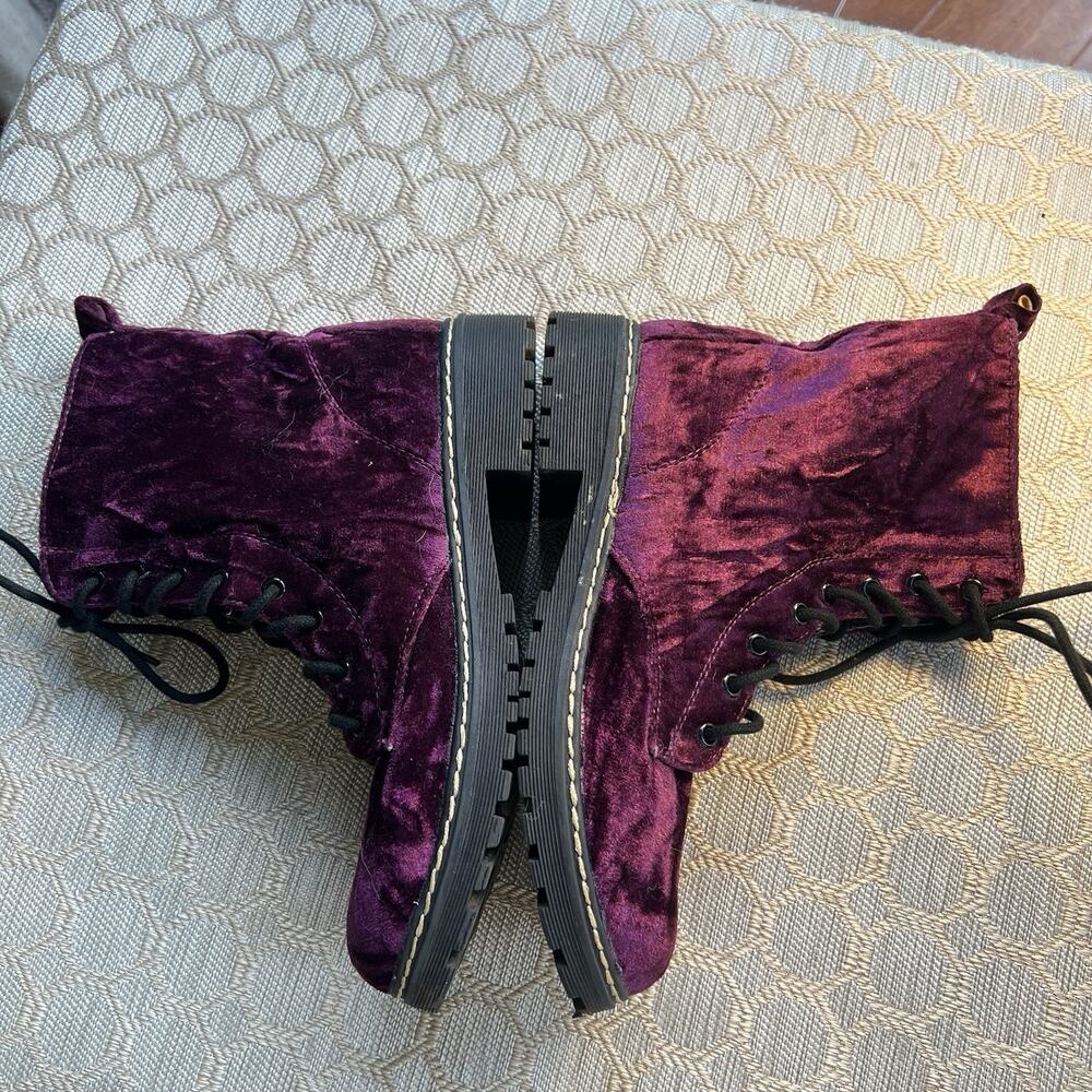 dELiA*s Farrah Combat Boot Burgundy Wine Crush Velvet 8 Y2K Grunge Festival 90’s - Picture 2 of 9